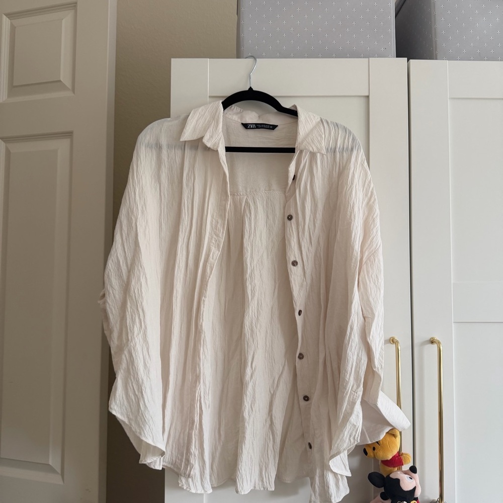 Zara Cream Button Up Shirt, Size XL 
Worn once